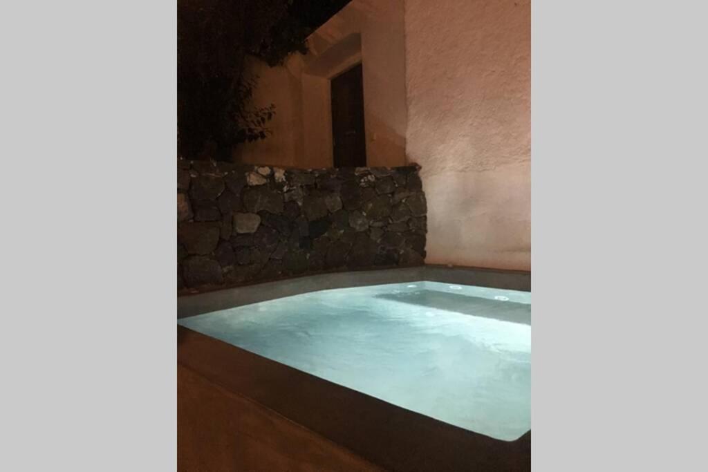 Santorini Folia Cave House With Jacuzzi Villa Pyrgos Kallistis Exterior photo