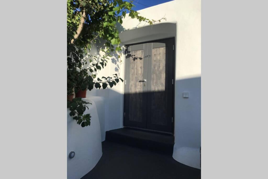 Santorini Folia Cave House With Jacuzzi Villa Pyrgos Kallistis Exterior photo